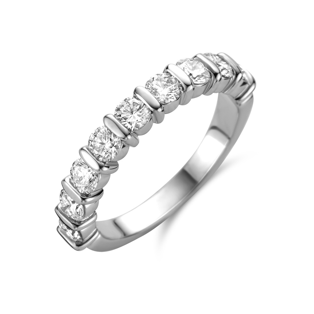 Whitegold wedding band with diamonds