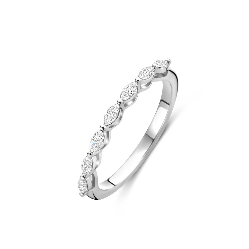 Whitegold wedding band with diamonds