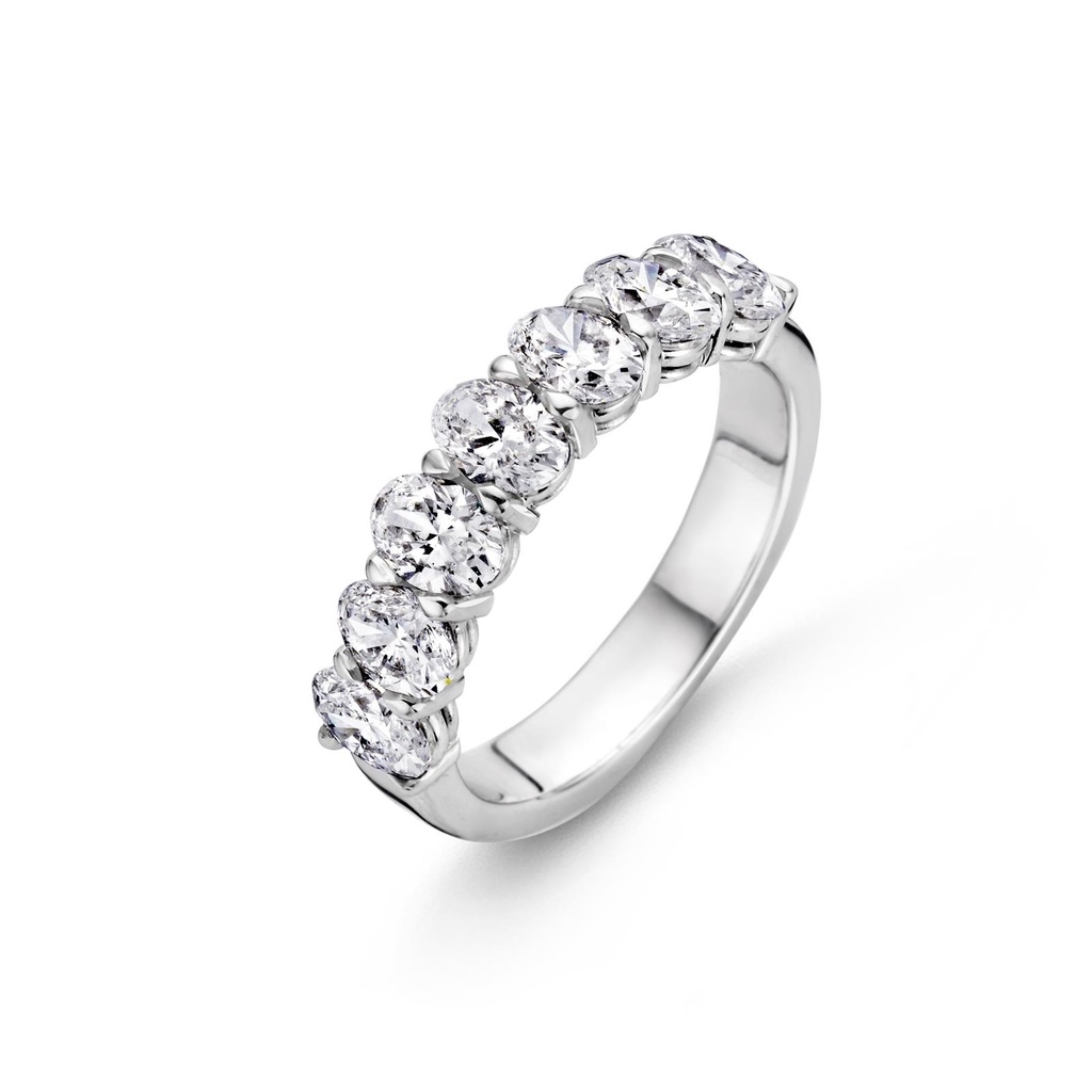 Whitegold ring with diamonds