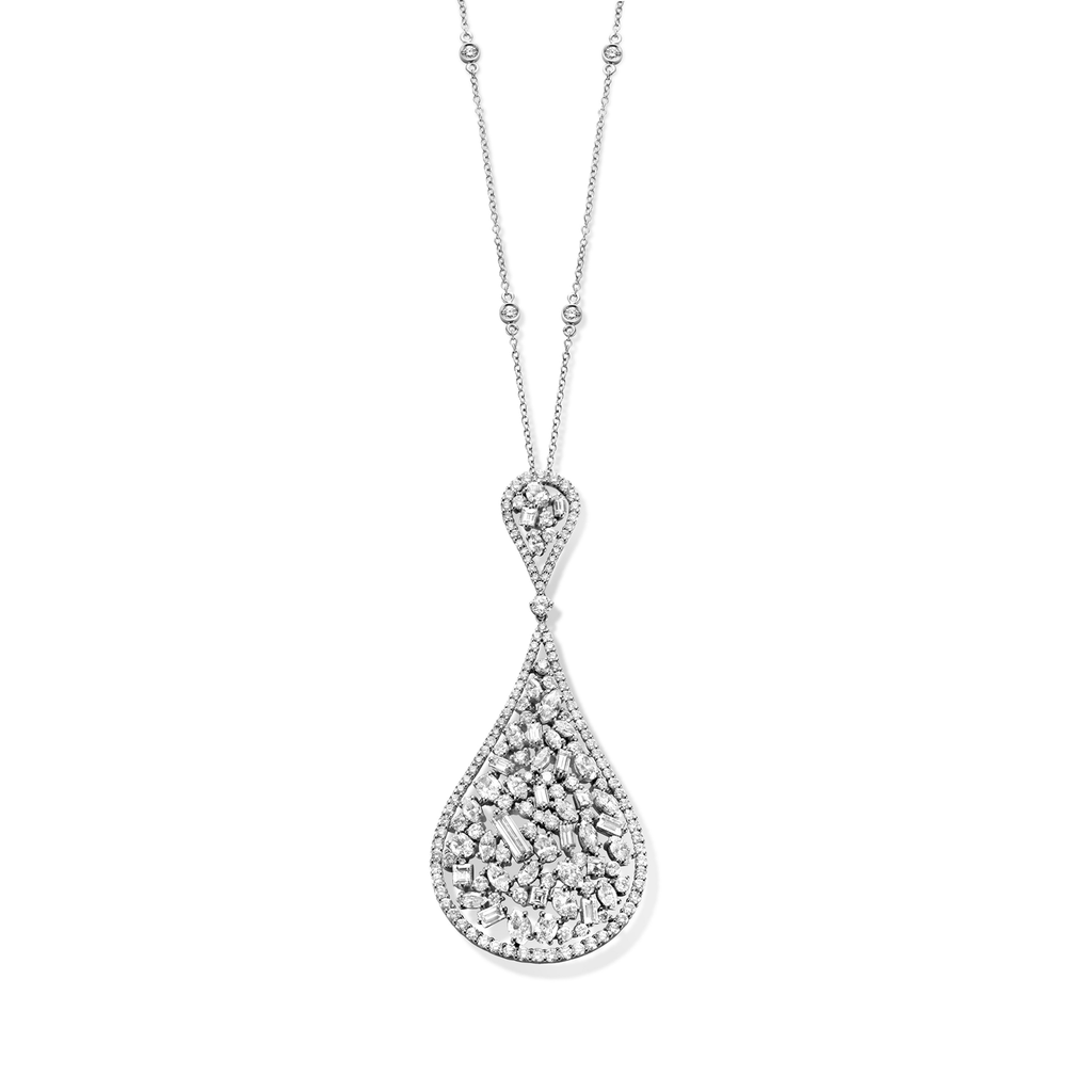 Pendant with diamonds