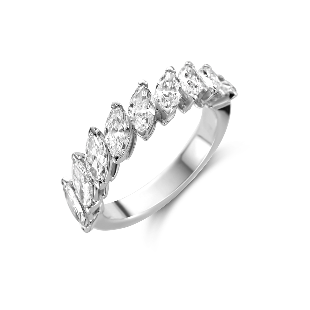 Ring with diamonds