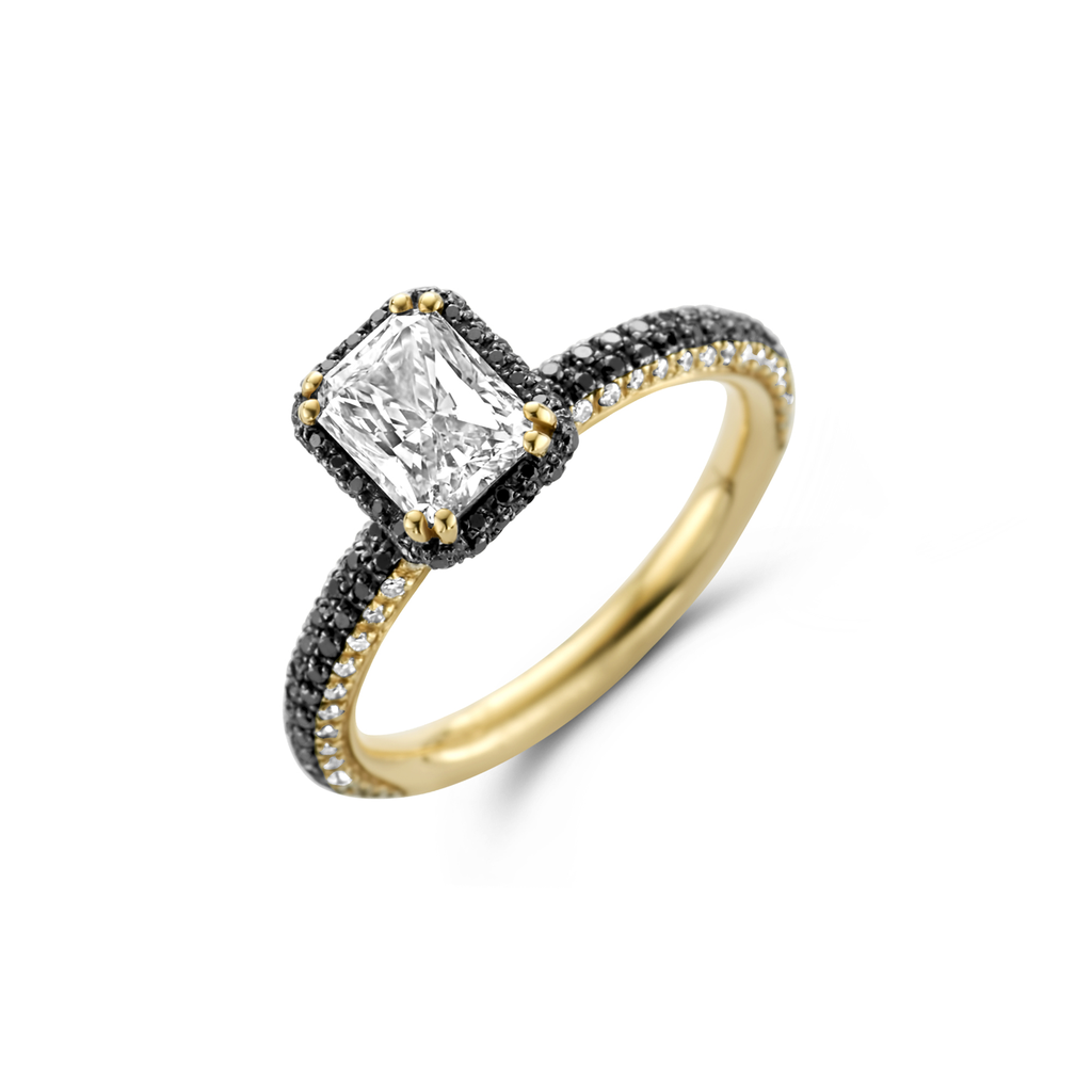 Solitair yellow gold with white and black diamonds