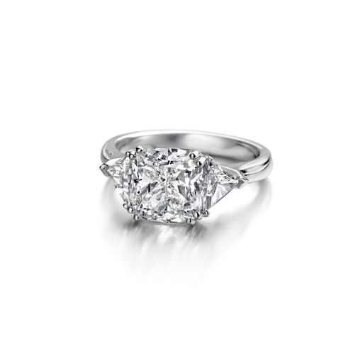 [CKC001]  Antonellis - Solitaire Cushion cut & Triangels
